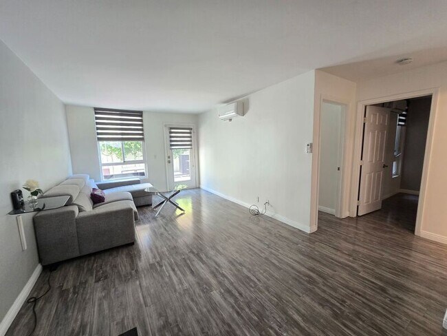 Building Photo - 5540 Lindo Paseo