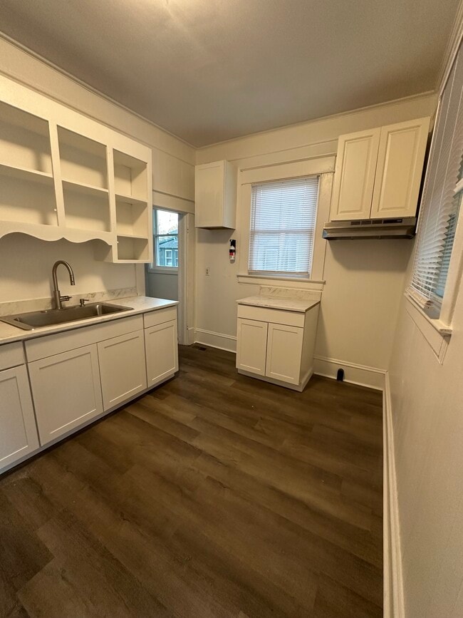 Primary Photo - 617 Pender St