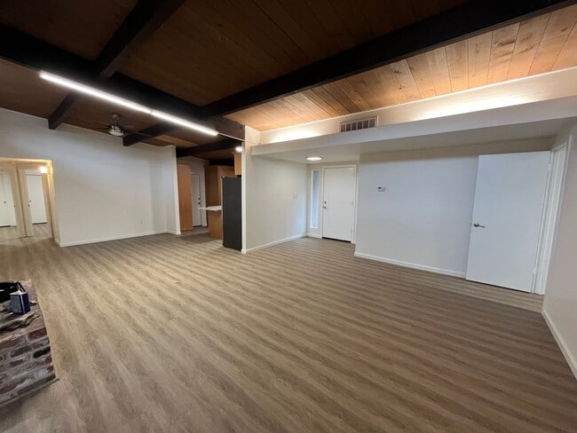 Building Photo - 4 Bedroom 2 Bath Home in Old Davis Near Campus