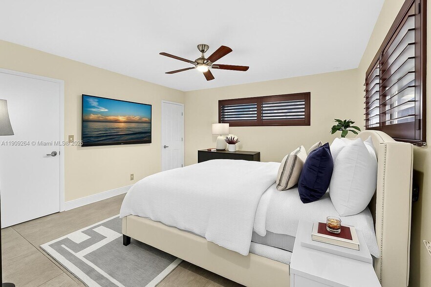 Building Photo - 2114 N 44th Ave