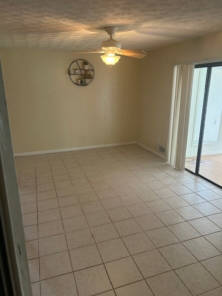 Building Photo - 3860 Pontevedra Pl