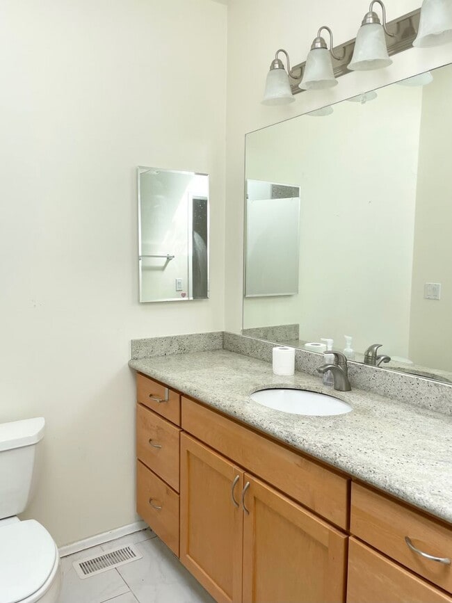 Building Photo - Beautifully Remodeled 5 Bed 2.75 Bath Home in Eastgate