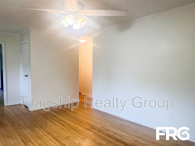 Building Photo - 466 Circle Dr