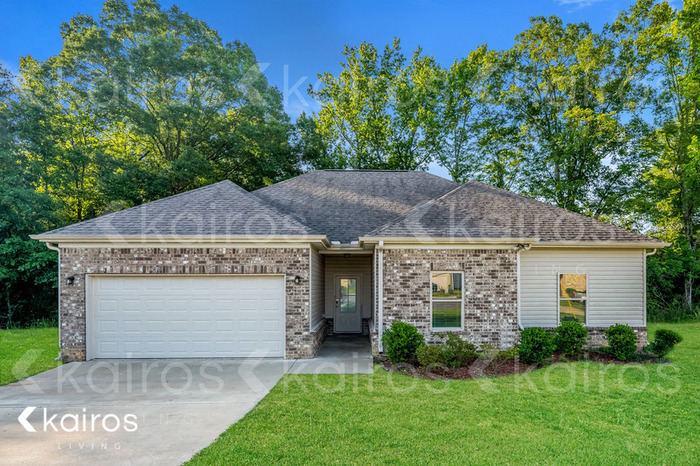 Primary Photo - 647 White Oak Cir
