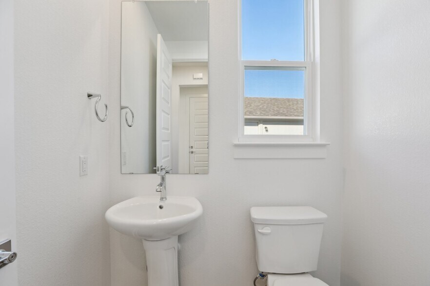 Building Photo - 1104 Yaupon Holly Dr