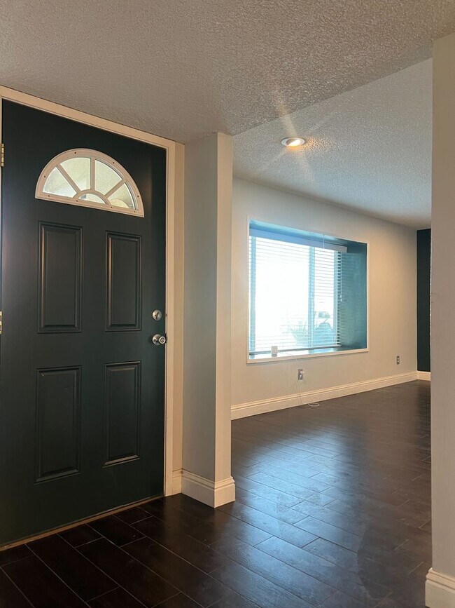 Building Photo - Available Now - Charming Home for Rent