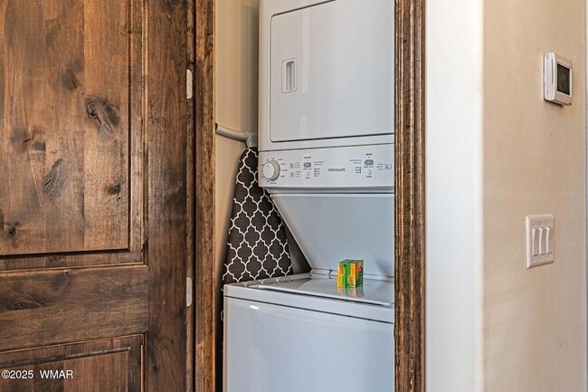 Building Photo - 3350 W Sugar Pine Way