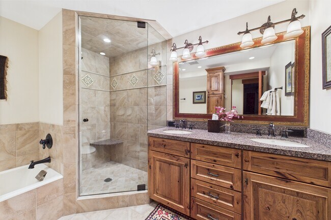 Building Photo - 593 Meadowood Dr