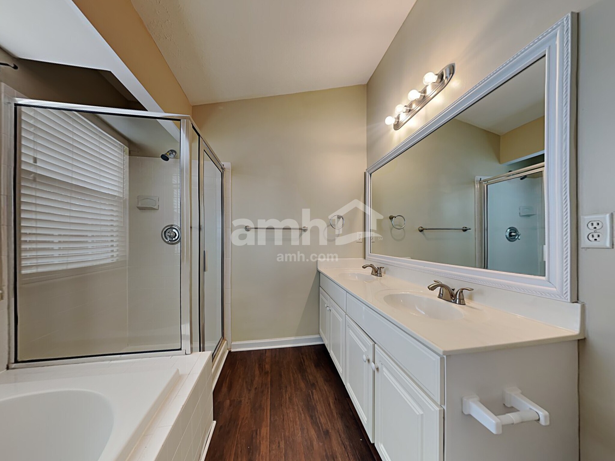 Building Photo - 1232 Ben Avon