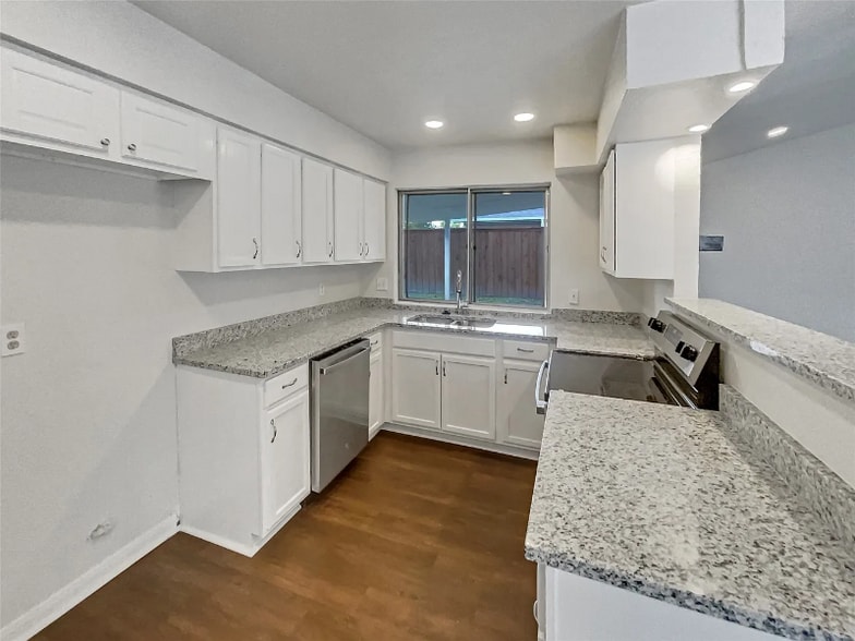 Building Photo - 1746 Whiteoak Dr