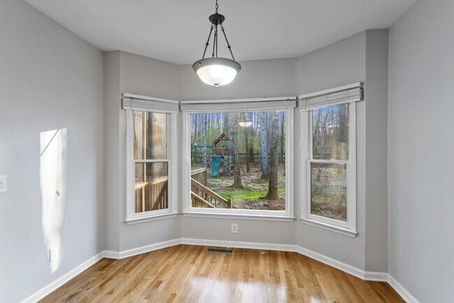 Building Photo - 541 Battleview Dr
