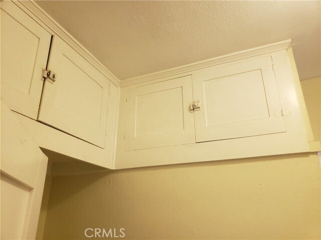 Building Photo - 323 W 4th St