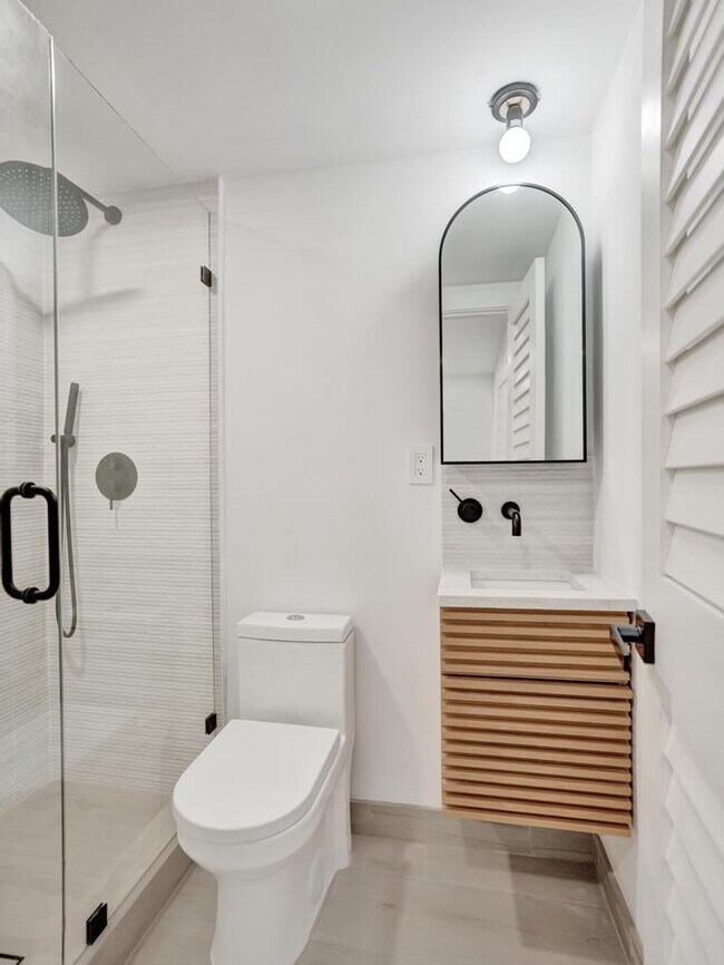 Building Photo - 840 SE 22nd Ave