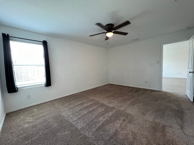 Building Photo - NEWER 4BDRM HOME IN LONDON ISD!