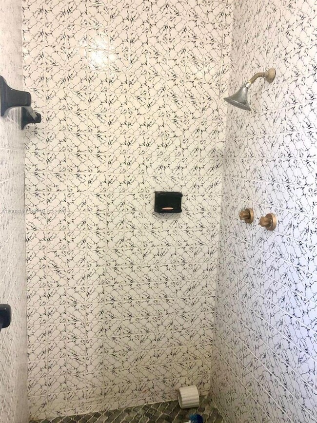 Building Photo - 4900 SW 36th Ct