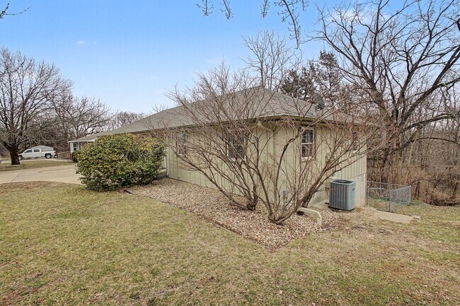 Building Photo - 2817 Arbor Dr