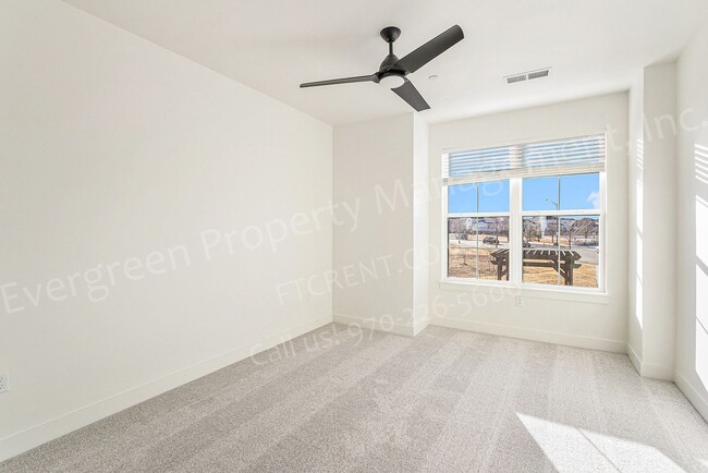 Building Photo - Beautiful Townhome in Kechter Farms!