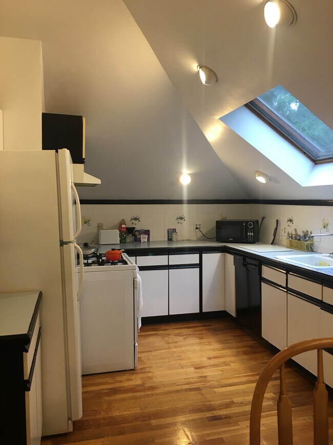 Building Photo - 747 Washington St