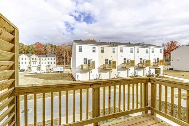 Building Photo - 2437 Kasota Ln