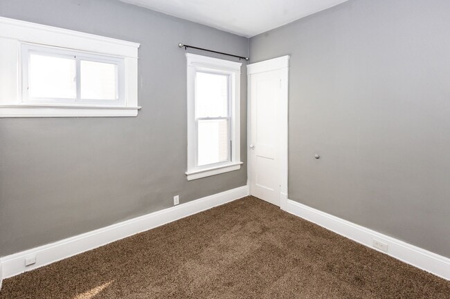 Building Photo - 3102 Montclair Ave