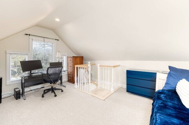 Building Photo - 6 Little Ct