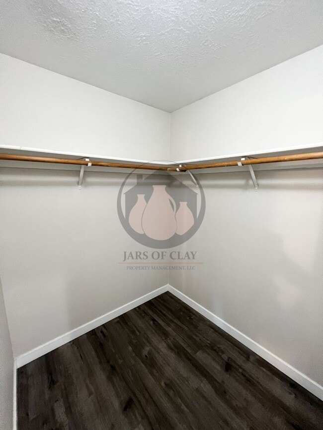 Building Photo - Updated Single Level Home