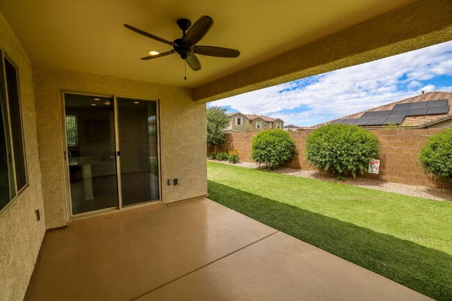 Building Photo - 4 Bedroom with new carpet and new interior paint in Saguaro Trails!