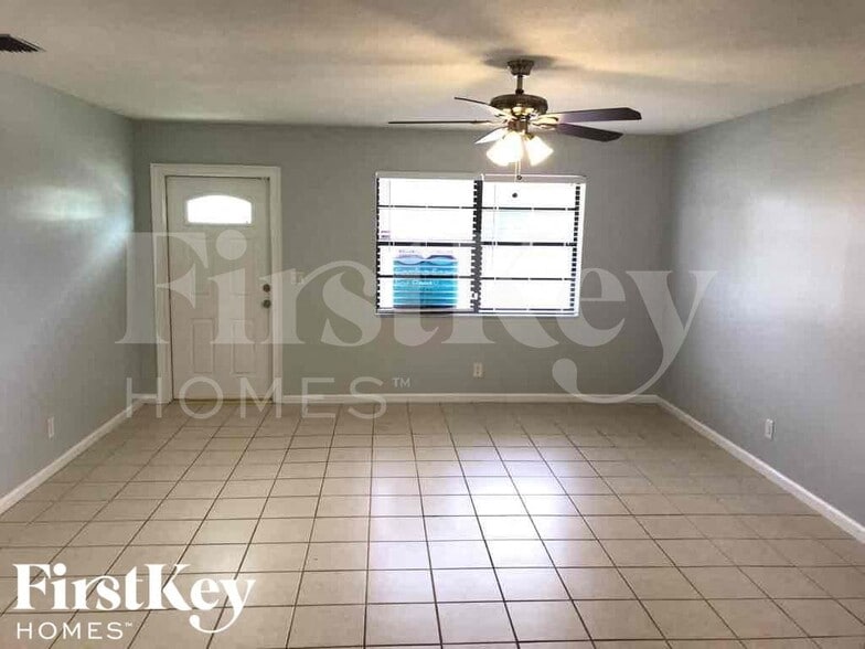 Building Photo - 1389 Meadowbrook Dr