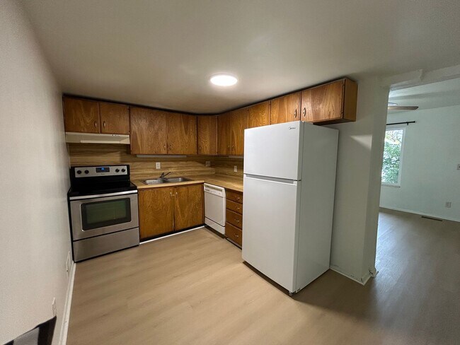 Building Photo - 400 E 4 plex