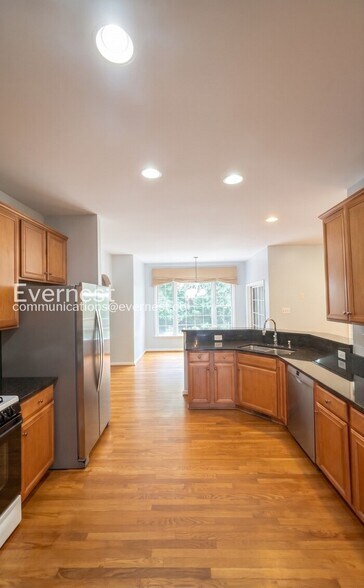 Building Photo - 13901 Riverdowns N Ct