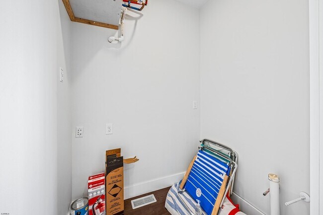 Building Photo - 24 S Washington Ave