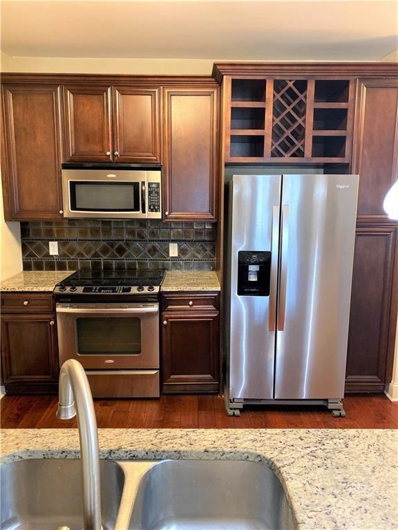 Building Photo - 901 Abernathy Rd NE