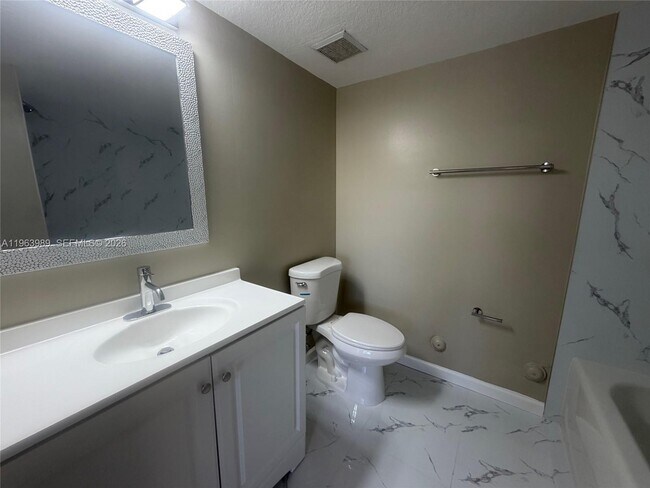 Building Photo - 2731 SE 12th Rd