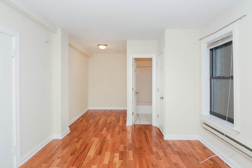 Building Photo - 1350 N Dearborn St