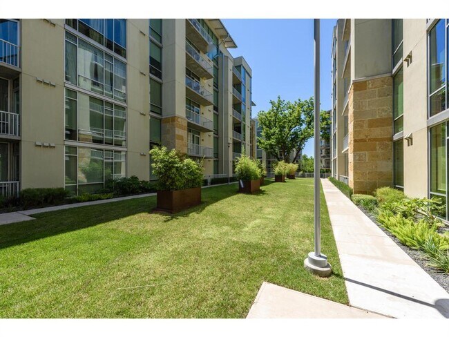 Building Photo - 1600 Barton Springs Rd