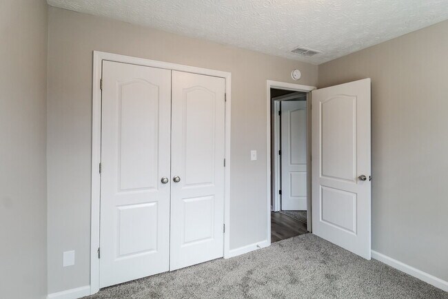 Building Photo - 105 Cypress Dr