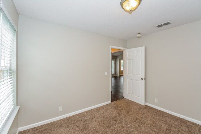 Building Photo - 3048 Ace Wintermeyer Dr