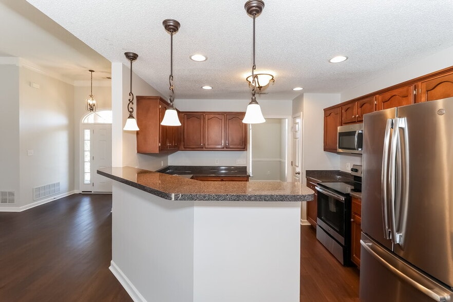 Building Photo - 6527 Sandbourne E