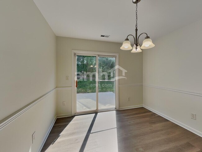 Building Photo - 8730 Royal Bluff Dr