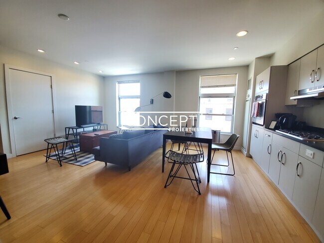 Building Photo - 601 Albany St