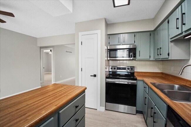 Building Photo - 779 Boca Raton Dr