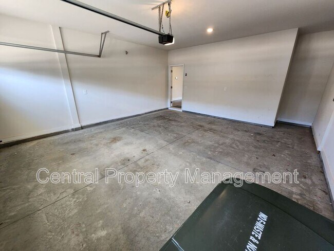 Building Photo - 112 Outback Dr