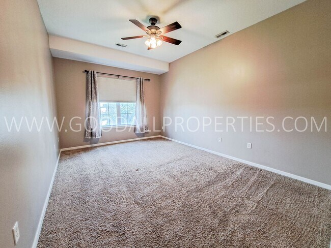 Building Photo - 2 Bedrooms 2 Bathroom Condo on Grand