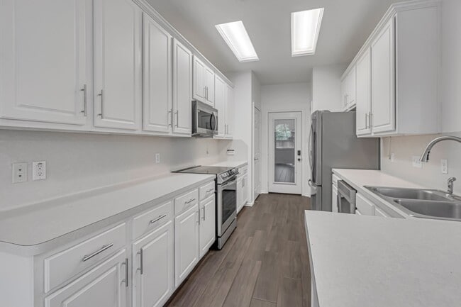 Building Photo - 209 Summerhaze Cir