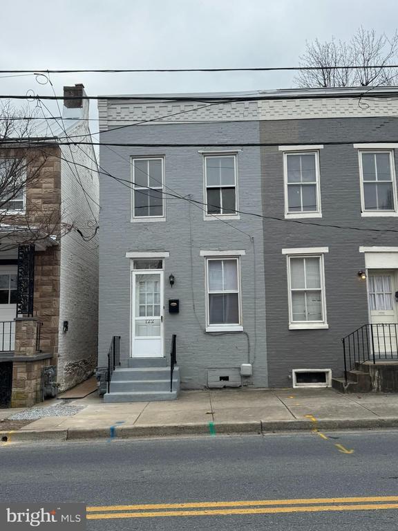 Building Photo - 122 W All Saints St
