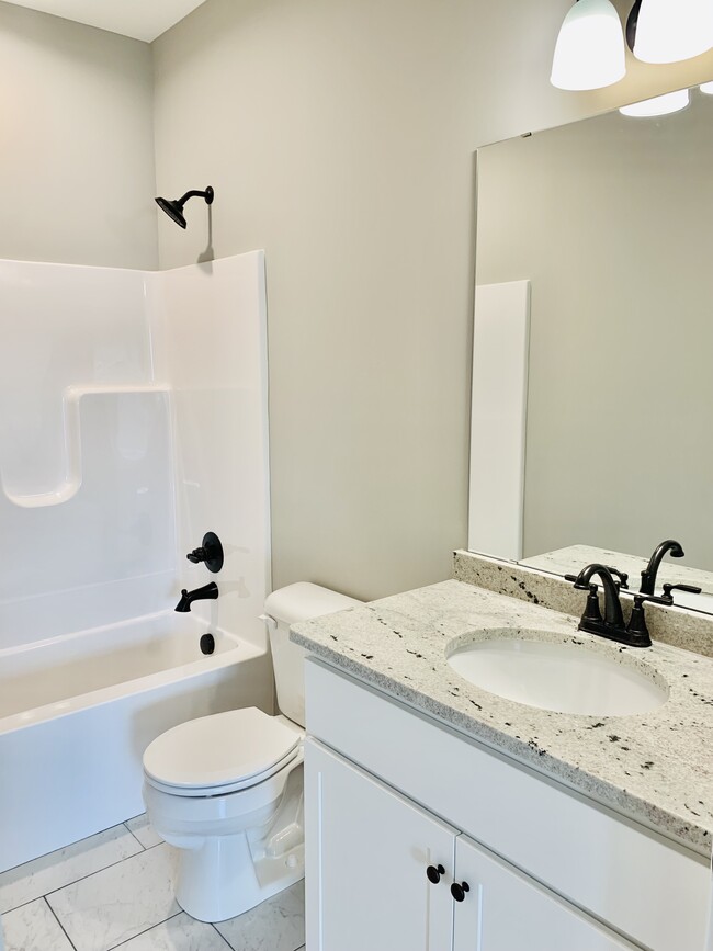 Building Photo - 850 McIntyre St