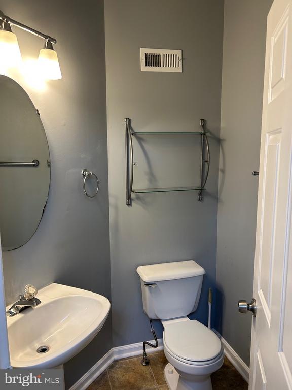 Building Photo - 9602 Woodview Dr