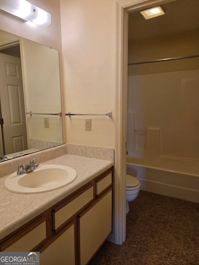 Building Photo - 300 Randolph Dr