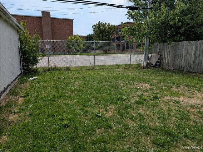 Building Photo - 881 Highland Ave