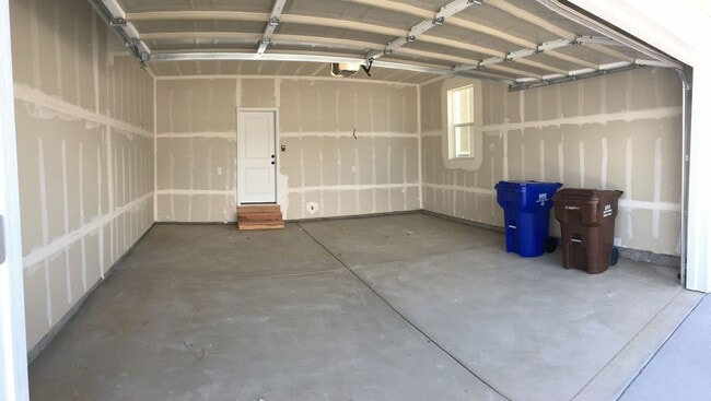 Building Photo - Pet Friendly Gorgeous Row End Townhome w 2 car attached garage!